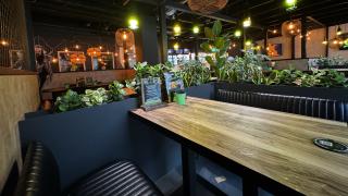 U'Know! House of Wings -ravintolan sisätilat.